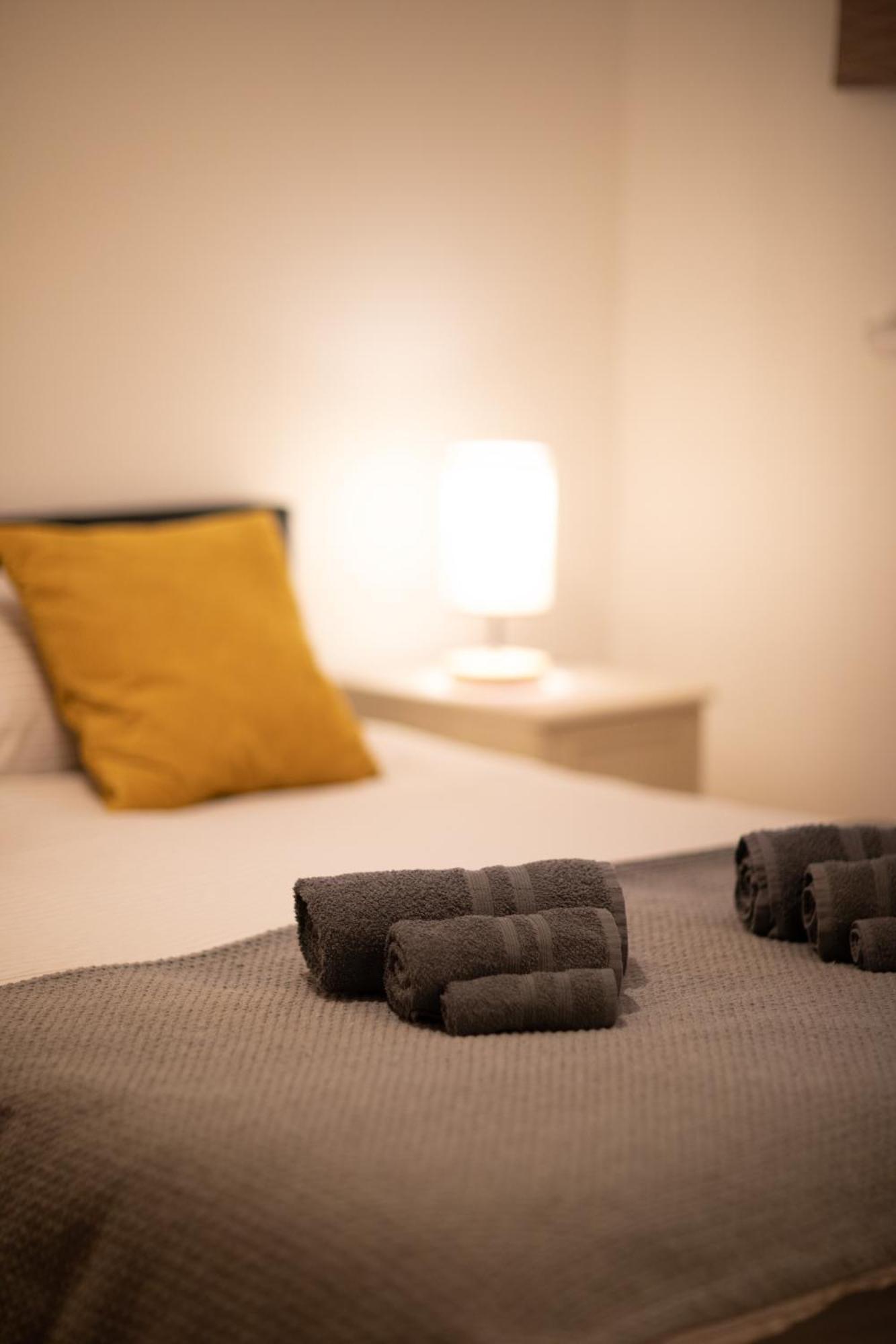 Bright And Spacious One Bedroom Apparment, Free Parking Londres Exterior foto