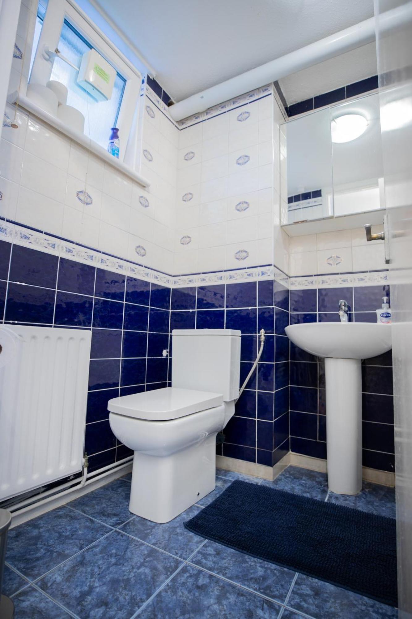Bright And Spacious One Bedroom Apparment, Free Parking Londres Exterior foto