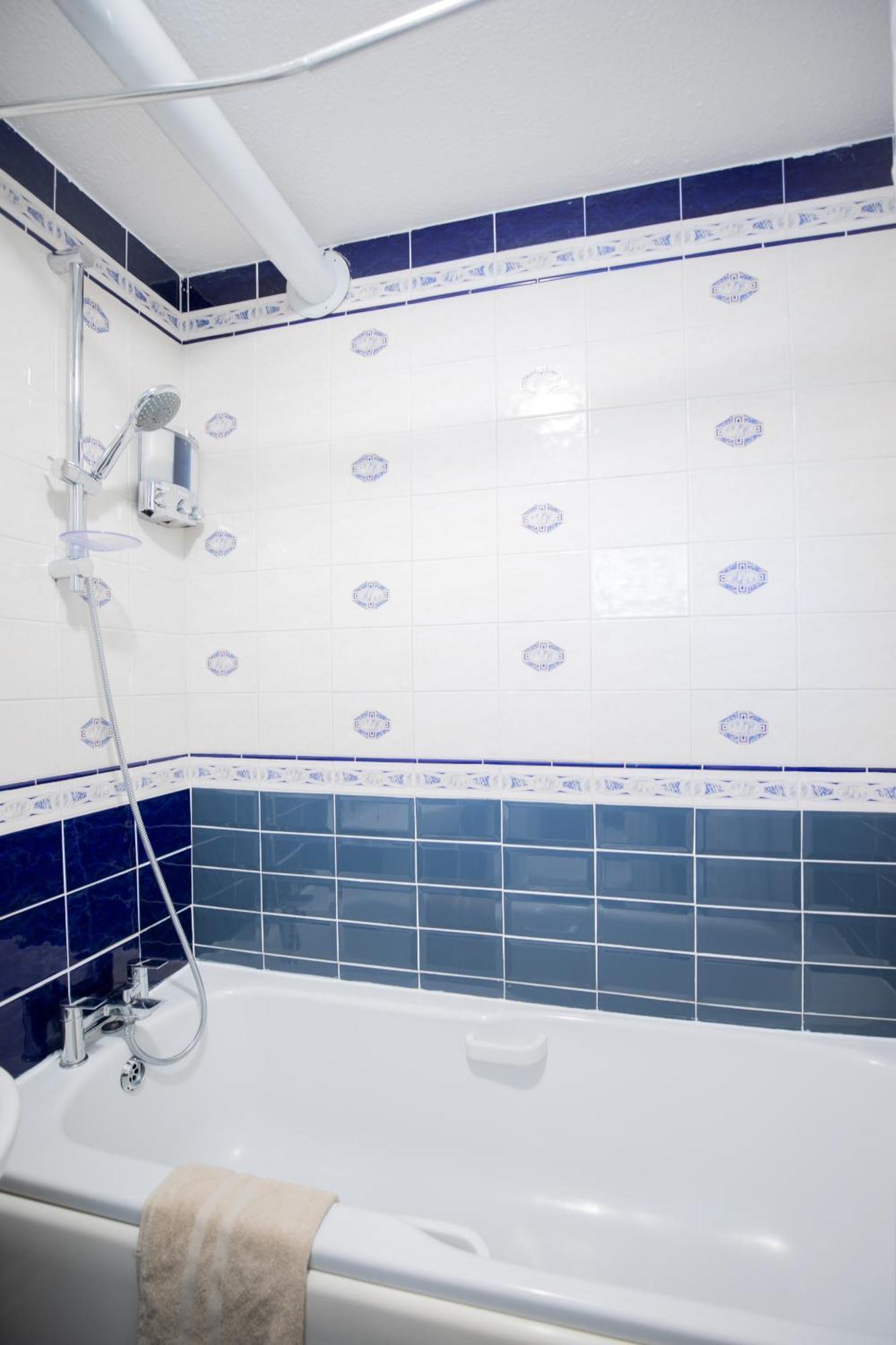 Bright And Spacious One Bedroom Apparment, Free Parking Londres Exterior foto
